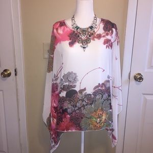 Benancy floral blouse.NEW